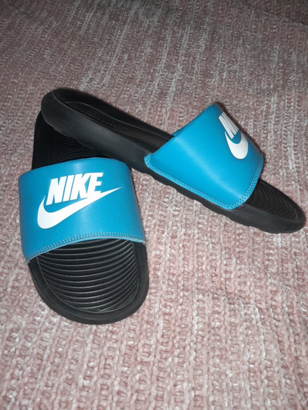 NIKE Slides Turquoise and Black 11" Excellent Condition Size 11-12